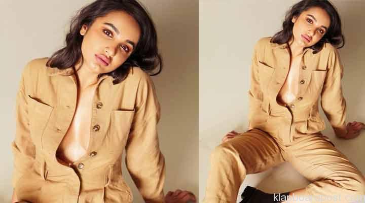 ఎద అందాలతో కుర్రకారుకి ఎర వేస్తున్న తేజస్వి.. 1 8 14