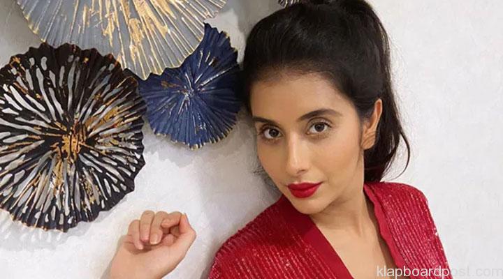 Charu Asopa outfit trolled