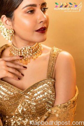 Raashi Khanna Looking Gorgeous In Lehenga 3