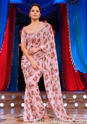 Anasuya Bharadwaj Looking Beautiful In Saree 1