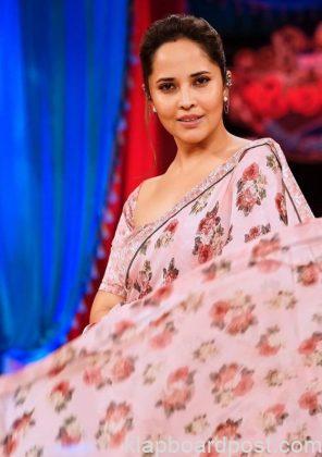 Anasuya Bharadwaj Looking Beautiful In Saree 3