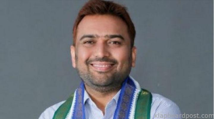 Devender Reddy gave a shocking punch to Raghuram Krishna Raju