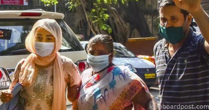 Firoz Nadiadwalas wife Shabana Saeed c