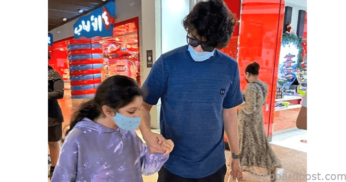 Mahesh with his daughter Si