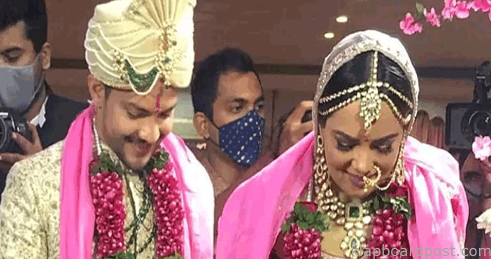 Aditya narayan married actr