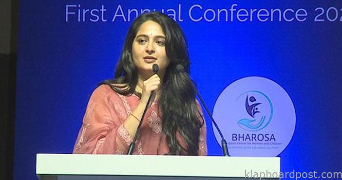 Anushka wins hearts - Attends a public event for free