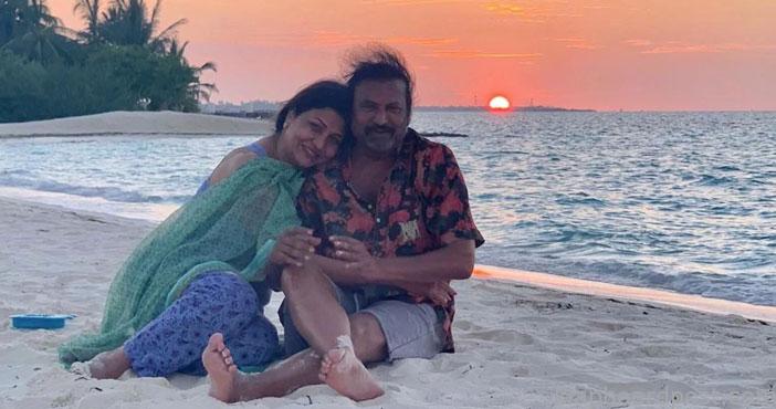 మాల్దీవుల్లో మోహన్ బాబు ఫ్యామిలీ.. ఫొటోలు వైరల్ 1 Mohan babu Relaxing with fa