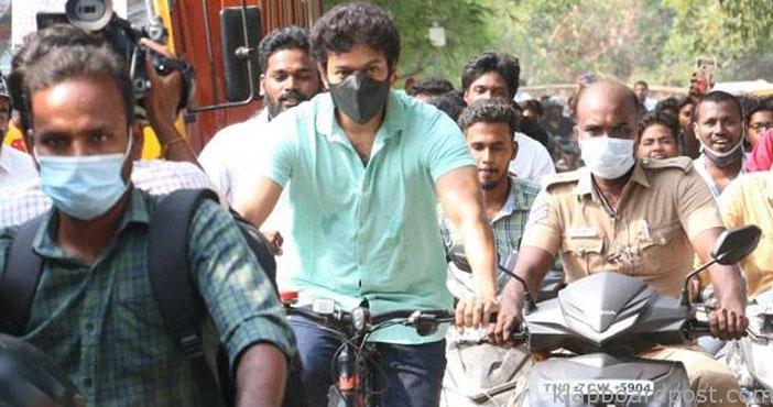 Hero vijay rides cycle to c