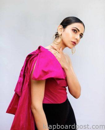 Rakul Preet Singh Looks Stunning in Pink 2