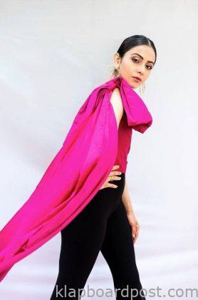 Rakul Preet Singh Looks Stunning in Pink 3