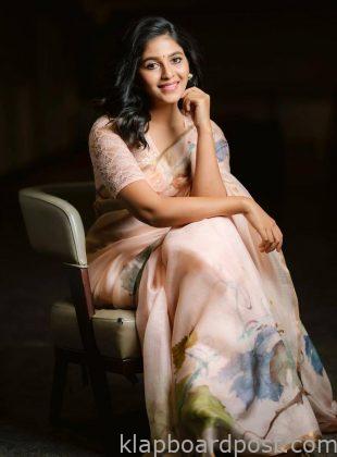 Anjali Looking Beautiful In Saree2