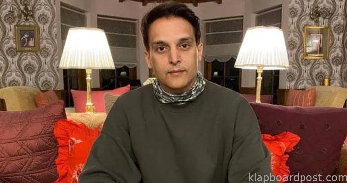 Jimmy Sheirgill as politician in Choona