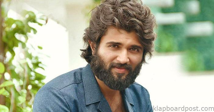 Young director narrates a script to Vijay Devarakonda