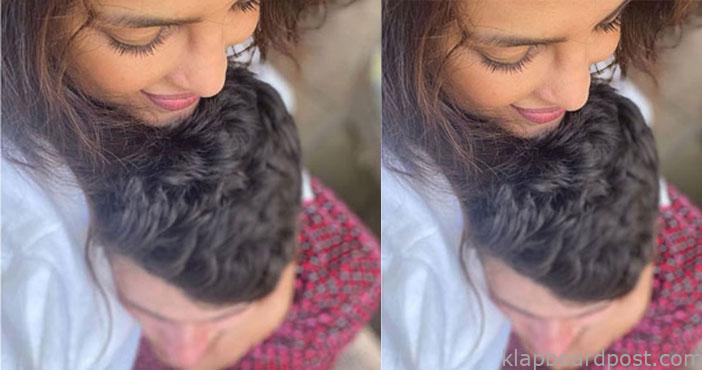 ప్రియాంక చోప్రా ఎదపై వాలిన నిక్.. ఫొటో వైరల్ 1 Priyanka Chopra And Nick Jo