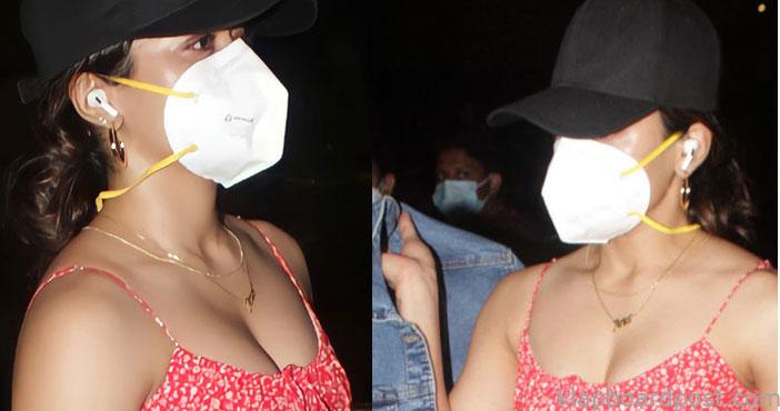 ఎయిర్ పోర్ట్ లో రష్మిక క్లీవేజ్ షో 1 Rashmi New Look Viral