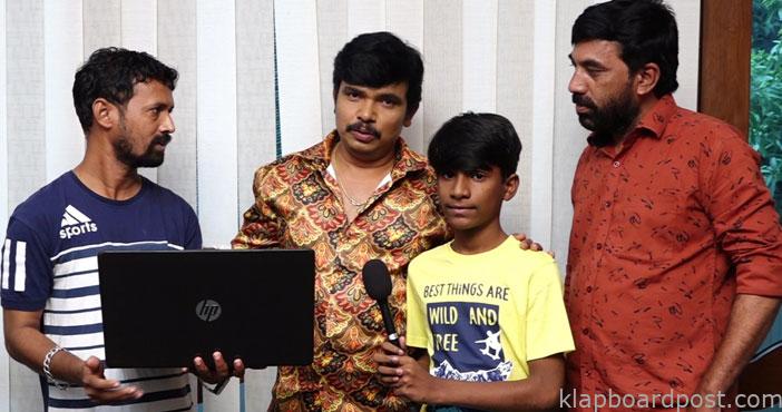 సెన్సిటీవ్: దోస్త్ మేరా దోస్త్ సాంగ్ ను విడుదల చేసిన సంపూర్ణేష్ బాబు 1 Sampoornesh Babu released