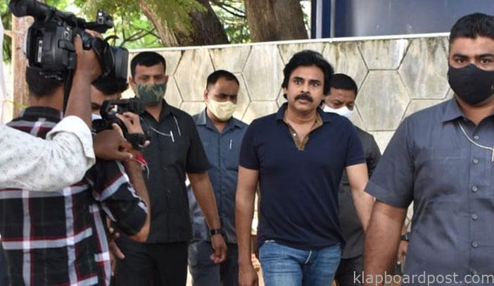 'మా' ఎన్నికల్లో ఓటు హక్కును వినియోగించుకున్న స్టార్స్ 2 Maa elections updates 1