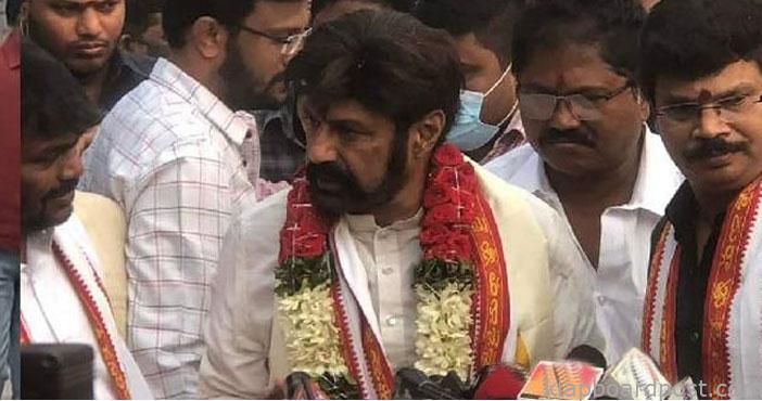 కథ నచ్చితే మల్టీస్టారర్ చేస్తా: బాలకృష్ణ 1 Balayya visits kanaka durga