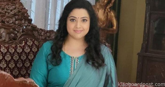 కరోనా బారిన పడిన నటి మీనా కుటుంబం 1 Meena and her family affect