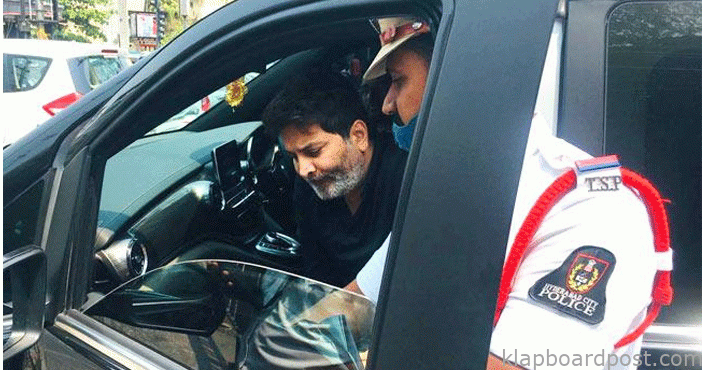త్రివిక్రమ్ జరిమానా విధించిన ట్రాఫిక్ పోలీసులు, బ్లాక్ ఫిలిం తొలగింపు 1 Hyderabad traffic police fi