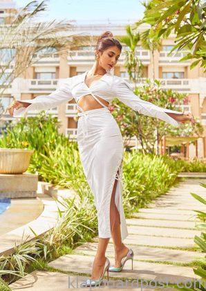 Pooja Hegde Looks Fabulous In White 4