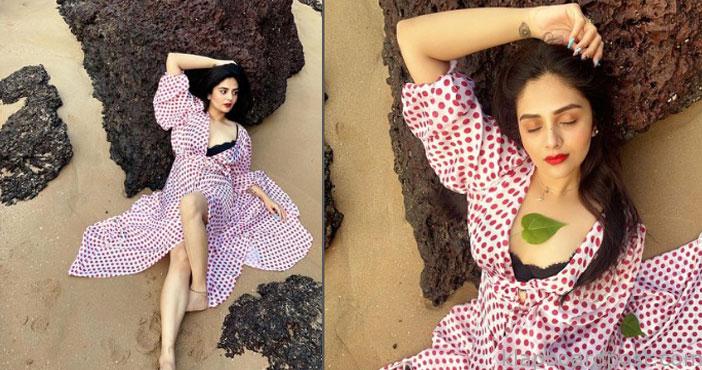 Anchor sreemukhi goa photos