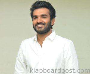 Why is this struggling actor losing morale?