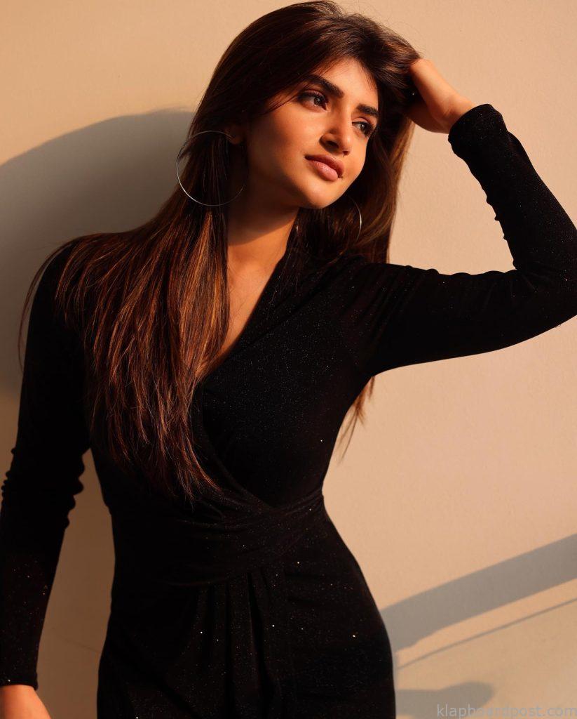 'Dhamaka' girl Sreeleela yet again displays her luscious curves 1 Sreeleela in black outfit