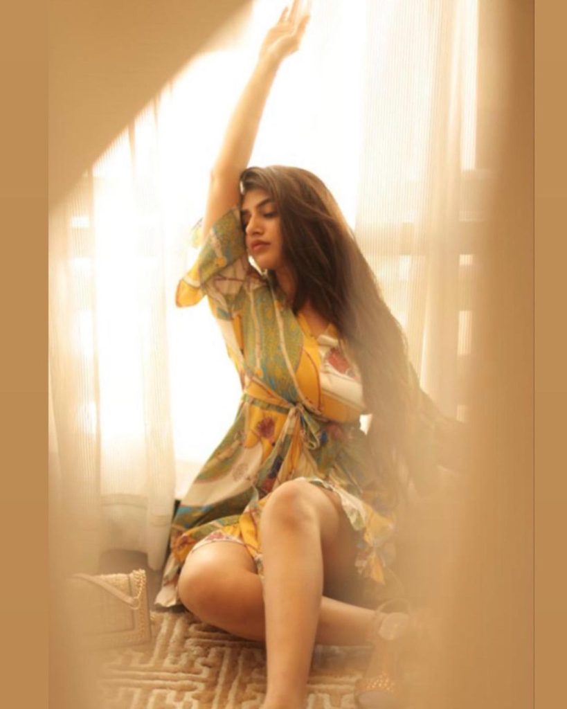 పిక్ టాక్ : పొట్టి దుస్తులతో అందాల చిందులేస్తోంది 2 191604867 1550764188648587 4691565558226359526 n