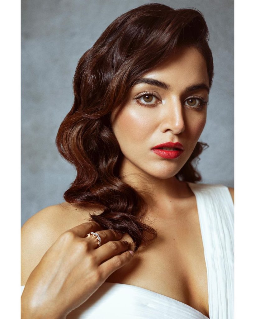 పిక్ టాక్ : ఒంపు సొంపులతో మైకం తెప్పిస్తున్న వామిక 2 337825758 1159391568069598 6731253782926946153 n