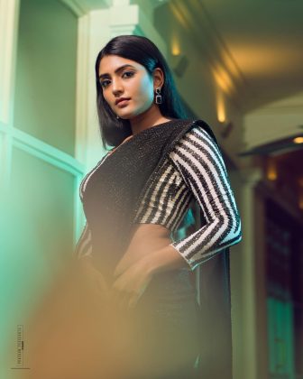 Eesha Rebba Looks Stunning In Black Saree 3