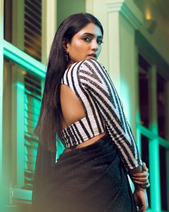 Eesha Rebba Looks Stunning In Black Saree 4