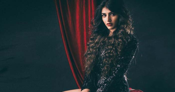 పిక్ టాక్ : పొట్టి దుస్తులతో అందాల చిందులేస్తోంది 1 Sreeleela