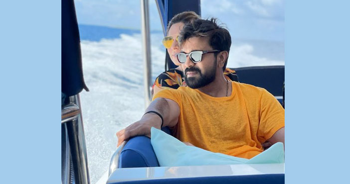 భార్యతో రామ్చరణ్ బోట్ షికార్.. పిక్ వైరల్ 1 Ram Charan Upasana Latest p