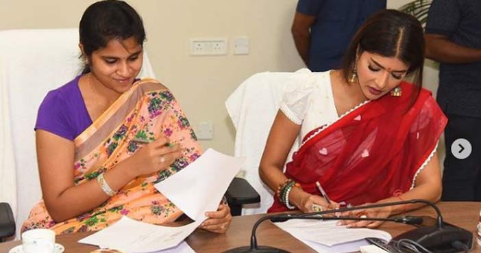 Manchu Lakshmi adopted 30 G