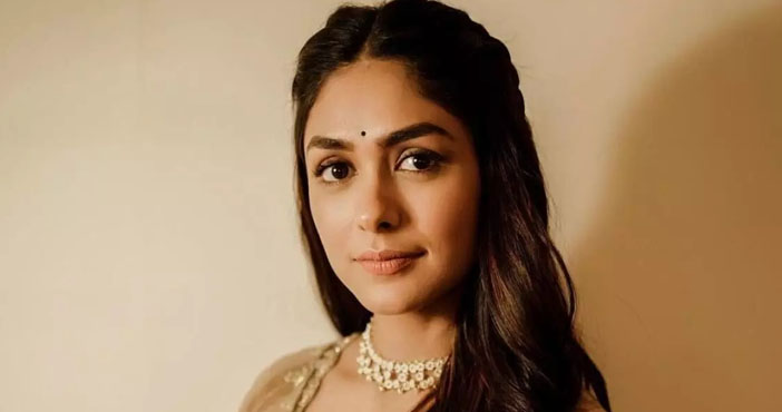 Mrunal Thakur bags a Tamil biggie deets inside