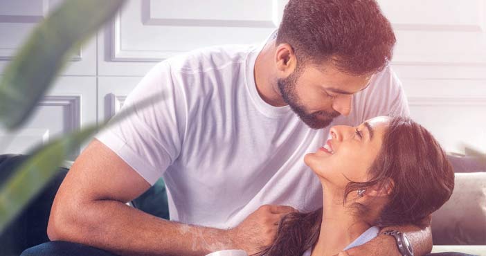 Nee Jathai Lyrical Video fr