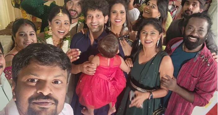 బిగ్బాస్ బ్యూటీ కీర్తి నిశ్చితార్థం ఫొటోలు వైరల్ 2 Bigg Boss beauty 1