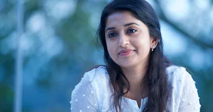 Meera Jasmine to play a villain in Sree Vishnus