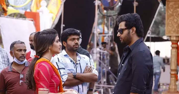 బాలయ్య మూవీ సెట్లో మోక్షజ్ఞ ఫోటోలు వైరల్ 1 Mokshajna on Balayya movie