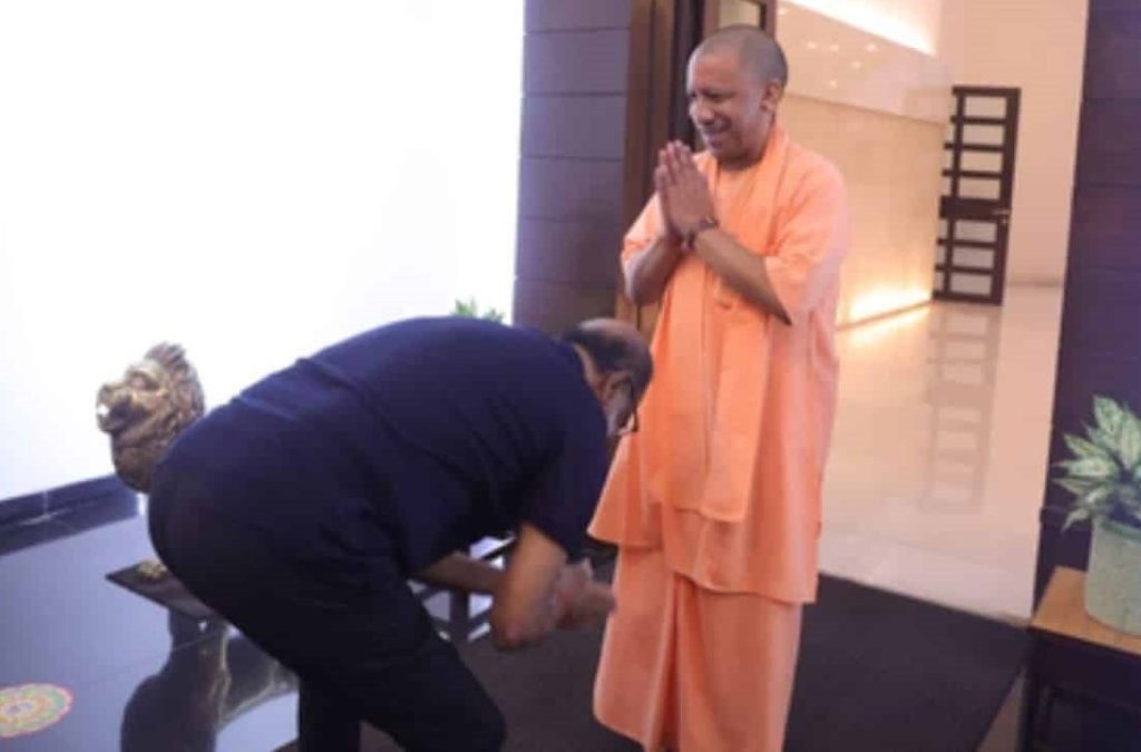 Rajini clarifies touching Yogi Adityanaths feet