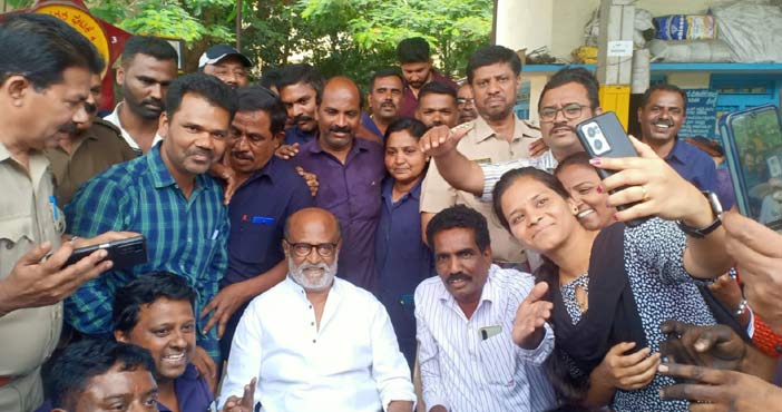 తన బస్సు కండక్టర్గా చేసిన డిపోకి వెళ్లిన రజనీకాంత్ 1 rajinikanth visits bmtc dep
