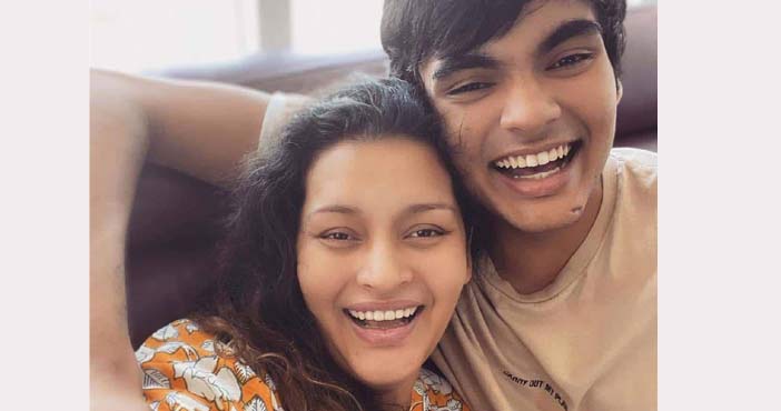 అకీరాకు హీరో అవ్వాలి అని లేదు: రేణు దేశాయ్ 1 renu desai comments on akir
