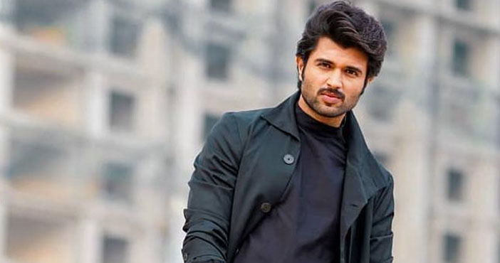 Vijay Deverakonda fulfills his promise gives away Rs 1 lakh to 100 families each