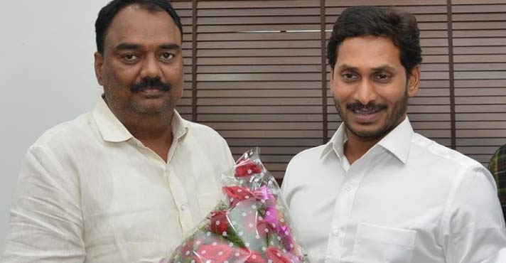YSRCP: చిత్తూరు ఎమ్మెల్యే అభ్యర్థి విజయానందరెడ్డి గ్రాఫ్ ఎలా ఉందంటే! 1 YSRCP Chittoor MLA Candidate Graph