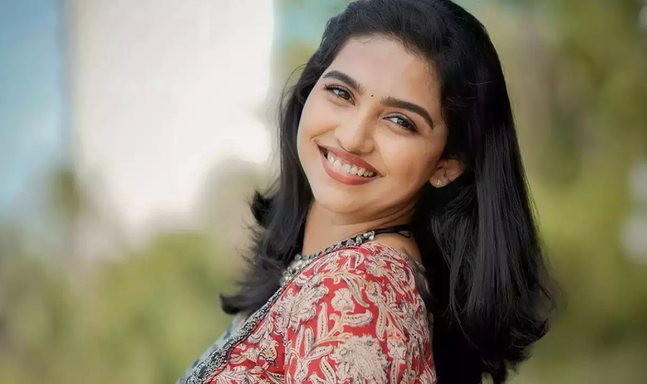 Did you know that Mamitha Baiju was part of THIS Sharwanand's film? 1 Mamitha Baiju Mamitha Baiju