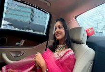 Maha Kumbh Girl Monalisa లగ్జరీ కార్ లో.. ధర ఎంతంటే.. Maha Kumbh Girl Monalisa Goes Viral Again Now in a Luxury Car!